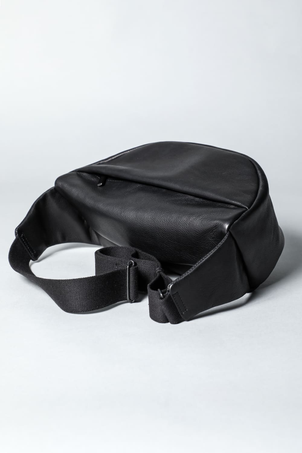Leather waist bag 'demi cercle' 19