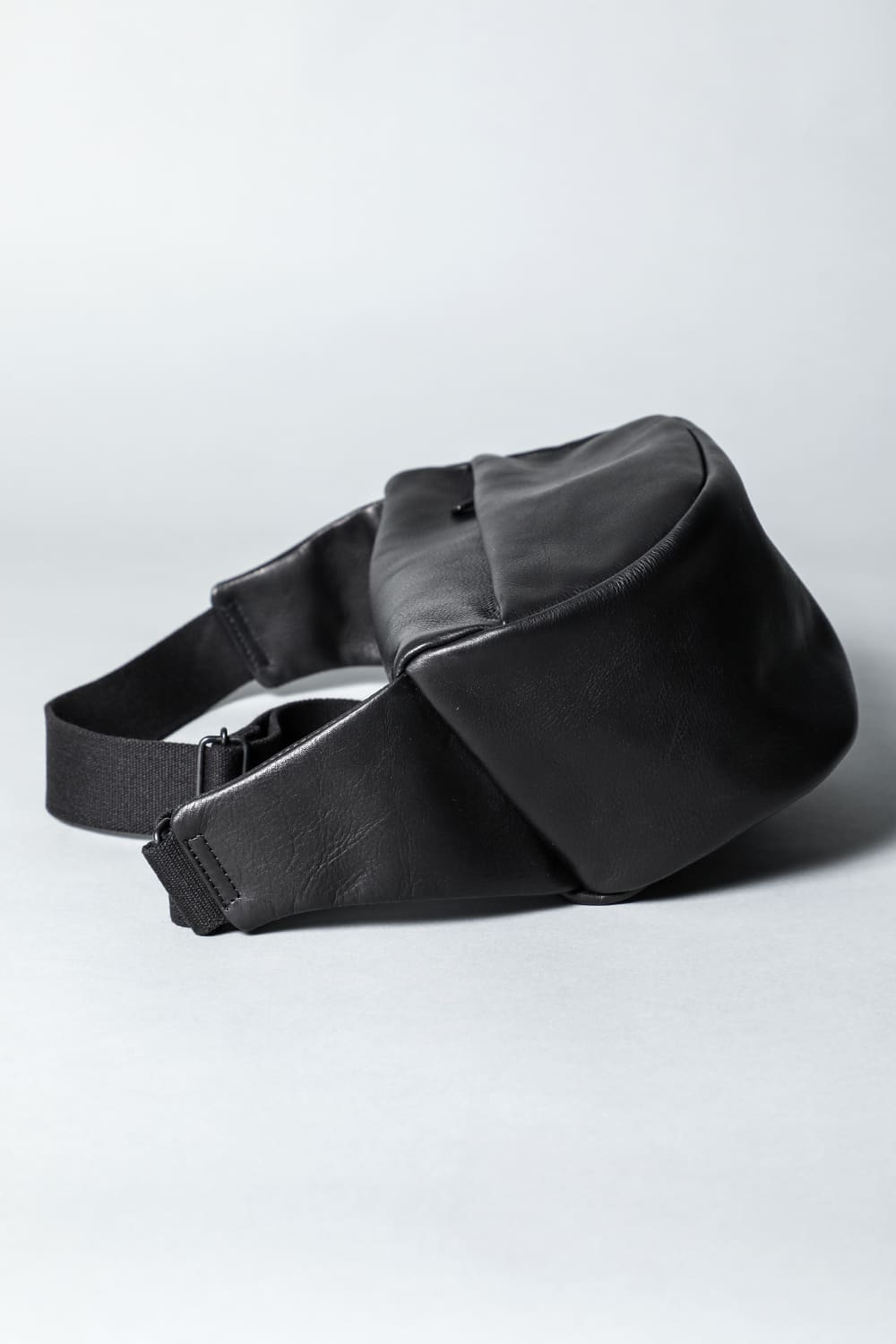 Leather waist bag 'demi cercle' 19
