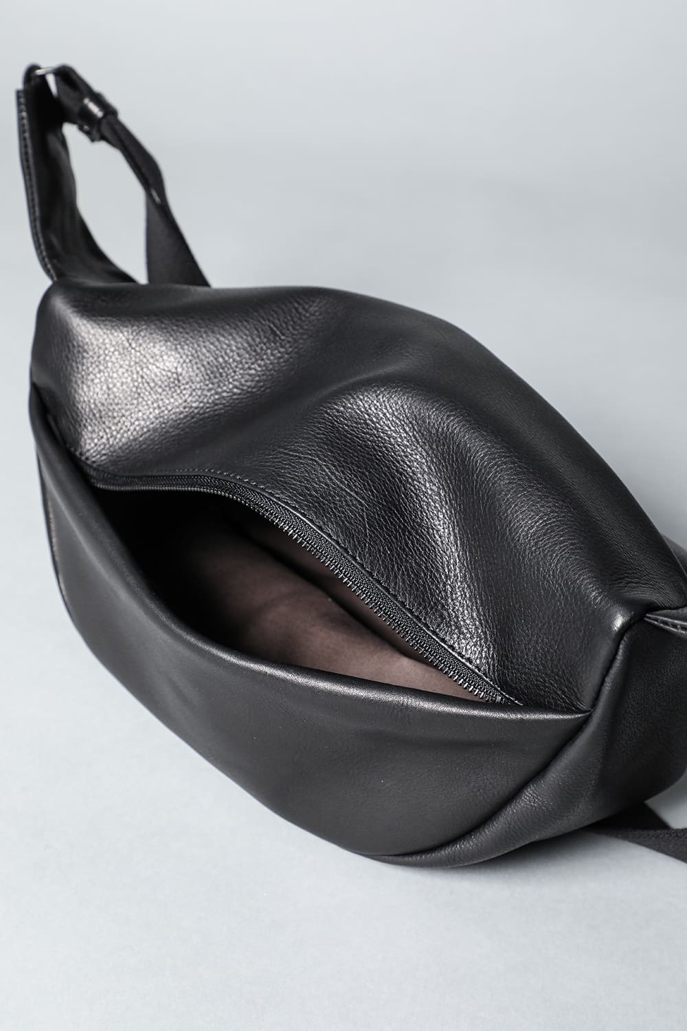 Leather waist bag 'demi cercle' 19