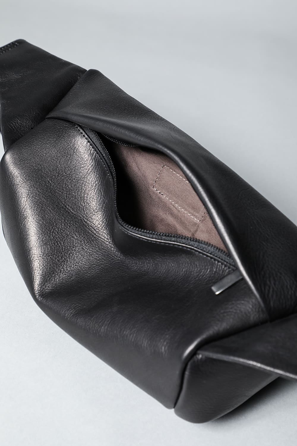 Leather waist bag 'demi cercle' 19