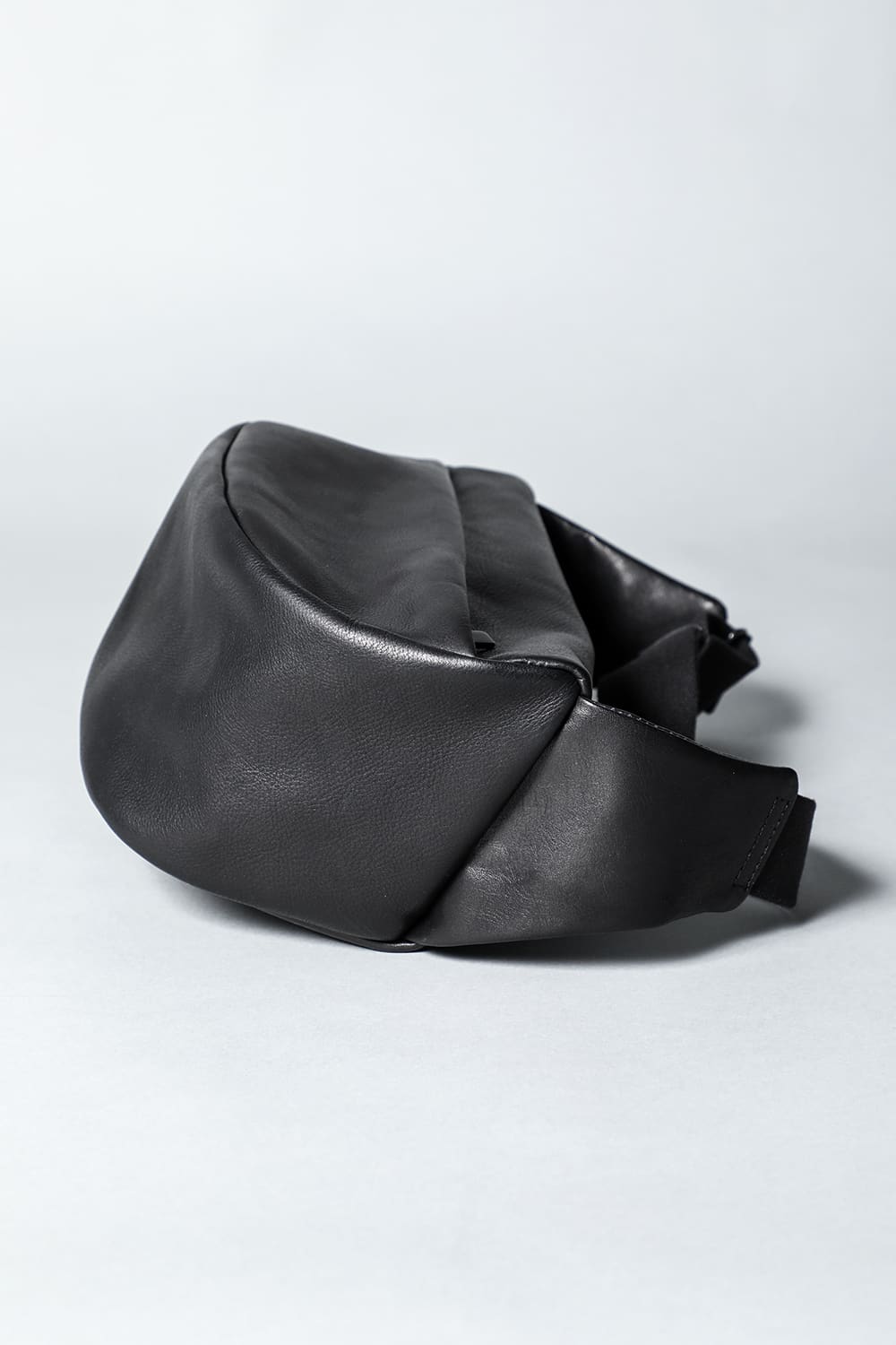 Leather waist bag 'demi cercle' 19