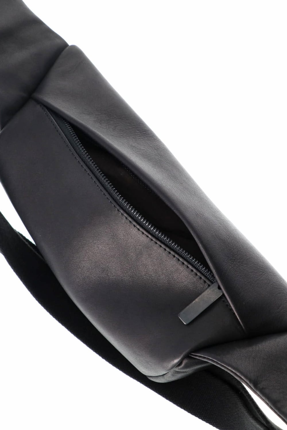 Leather small waist bag 'demi cercle' 19