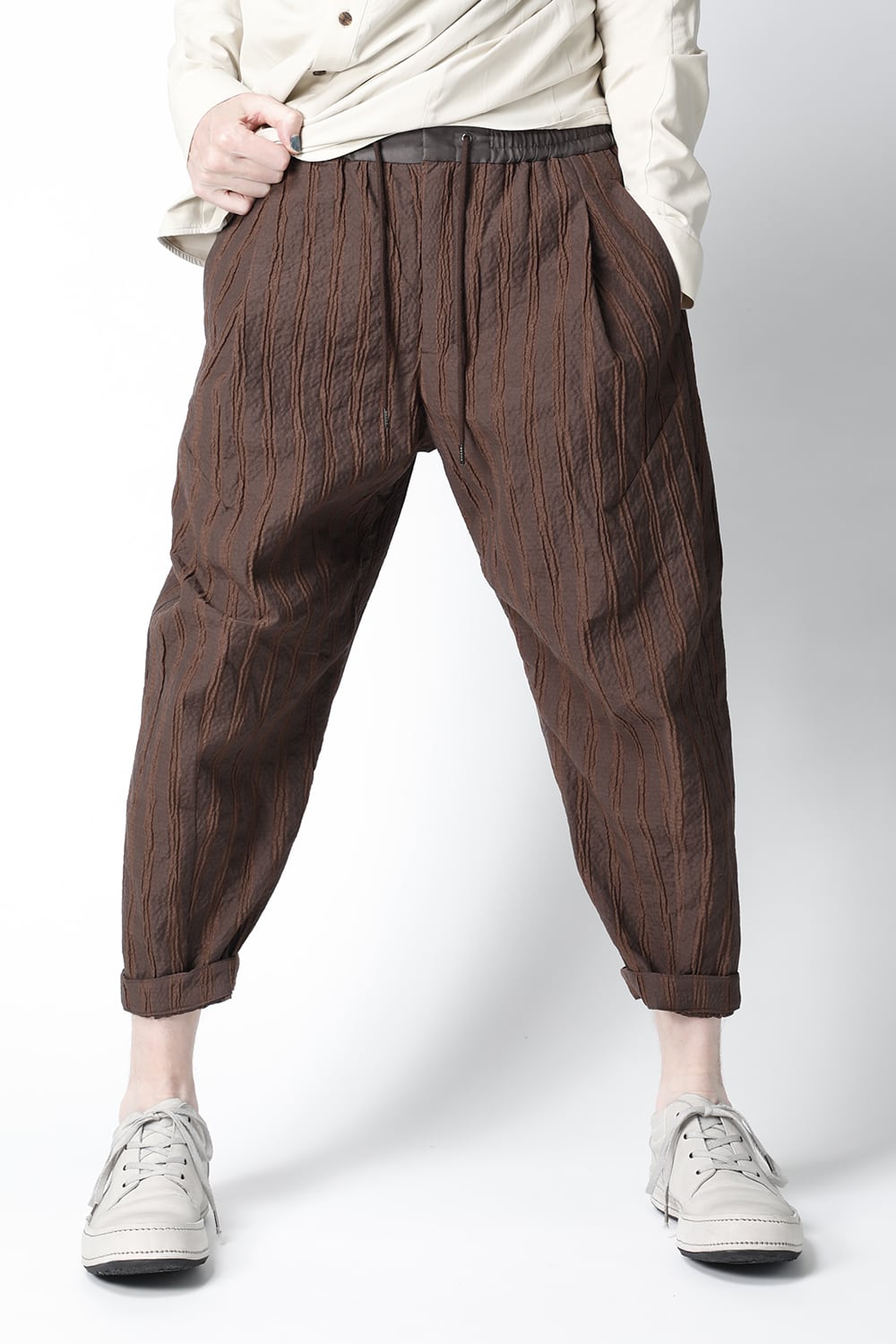 Cropped pants light weight stretch seersucker