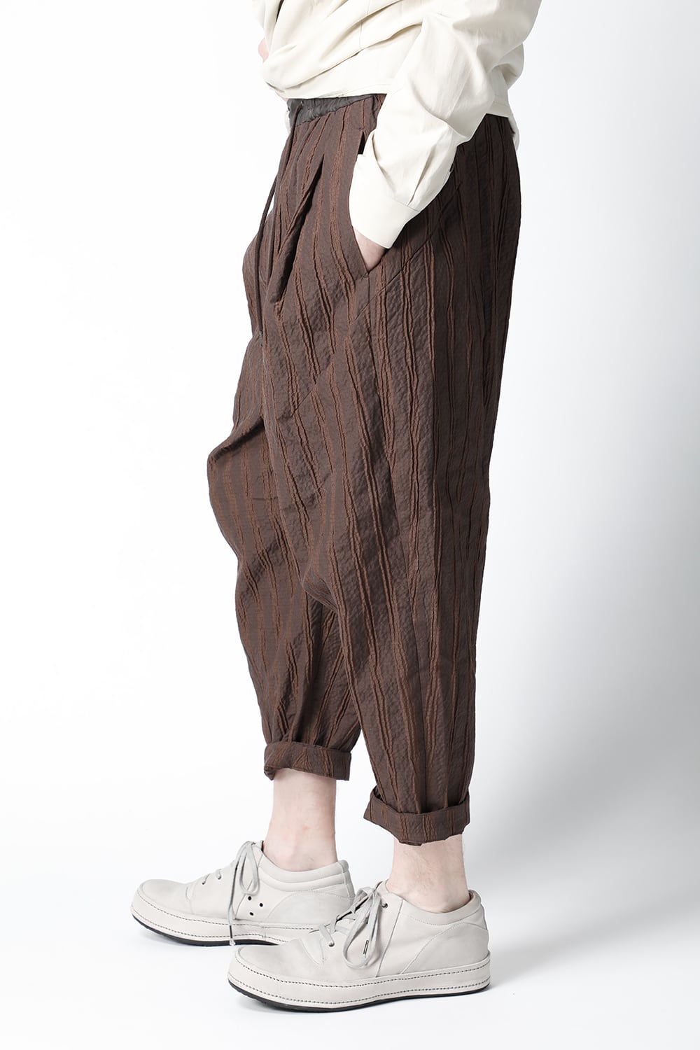 Cropped pants light weight stretch seersucker