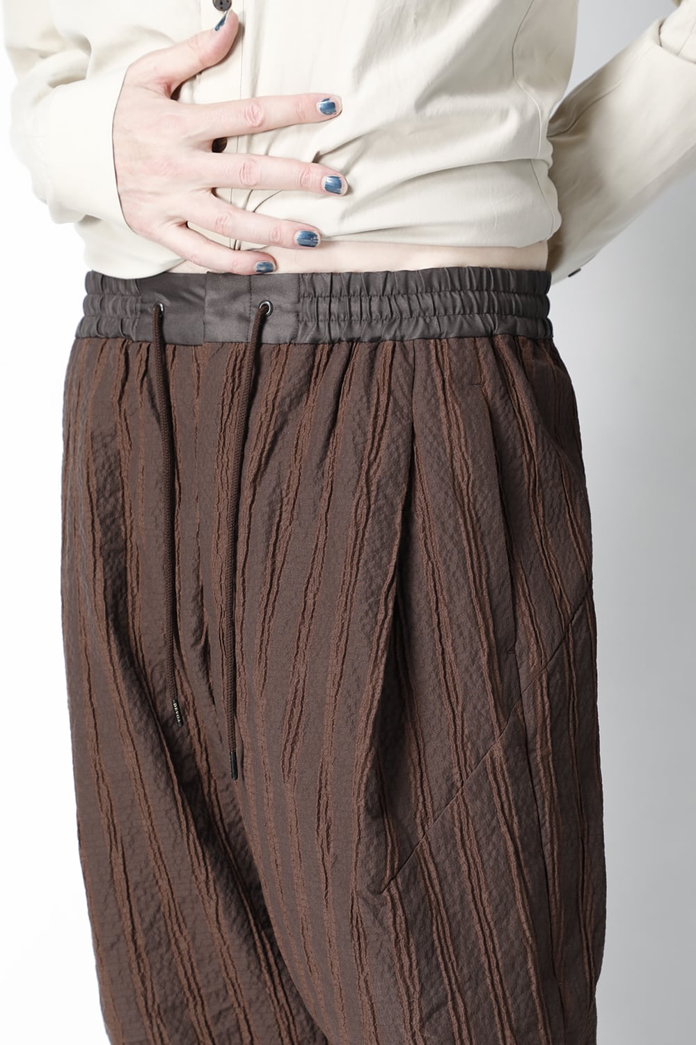 Cropped pants light weight stretch seersucker