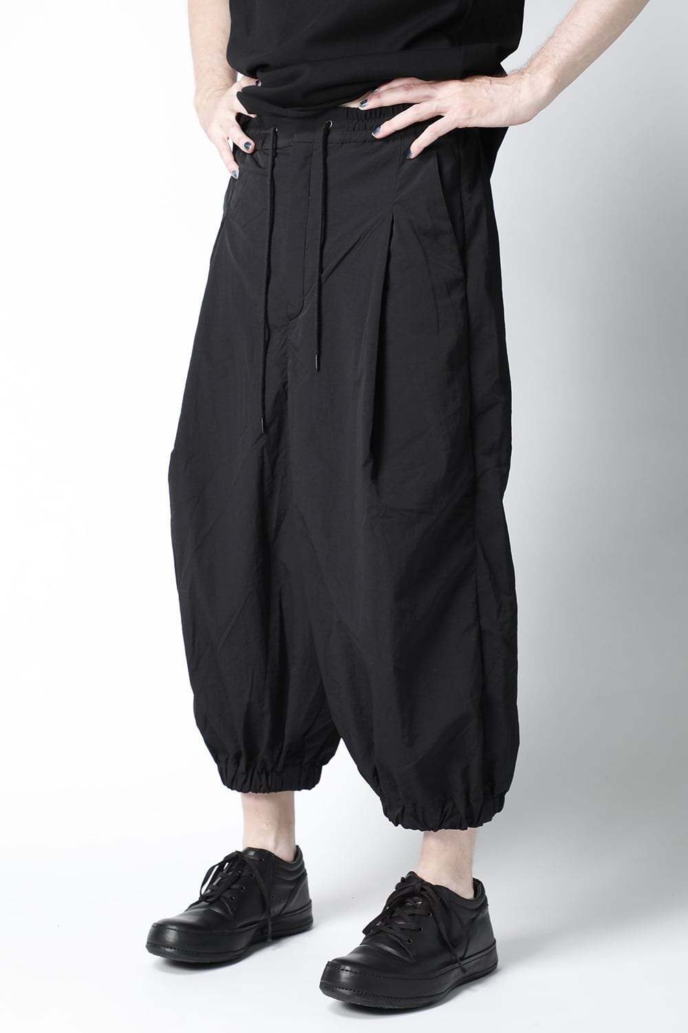 Baggy cropped pants shrink nylon