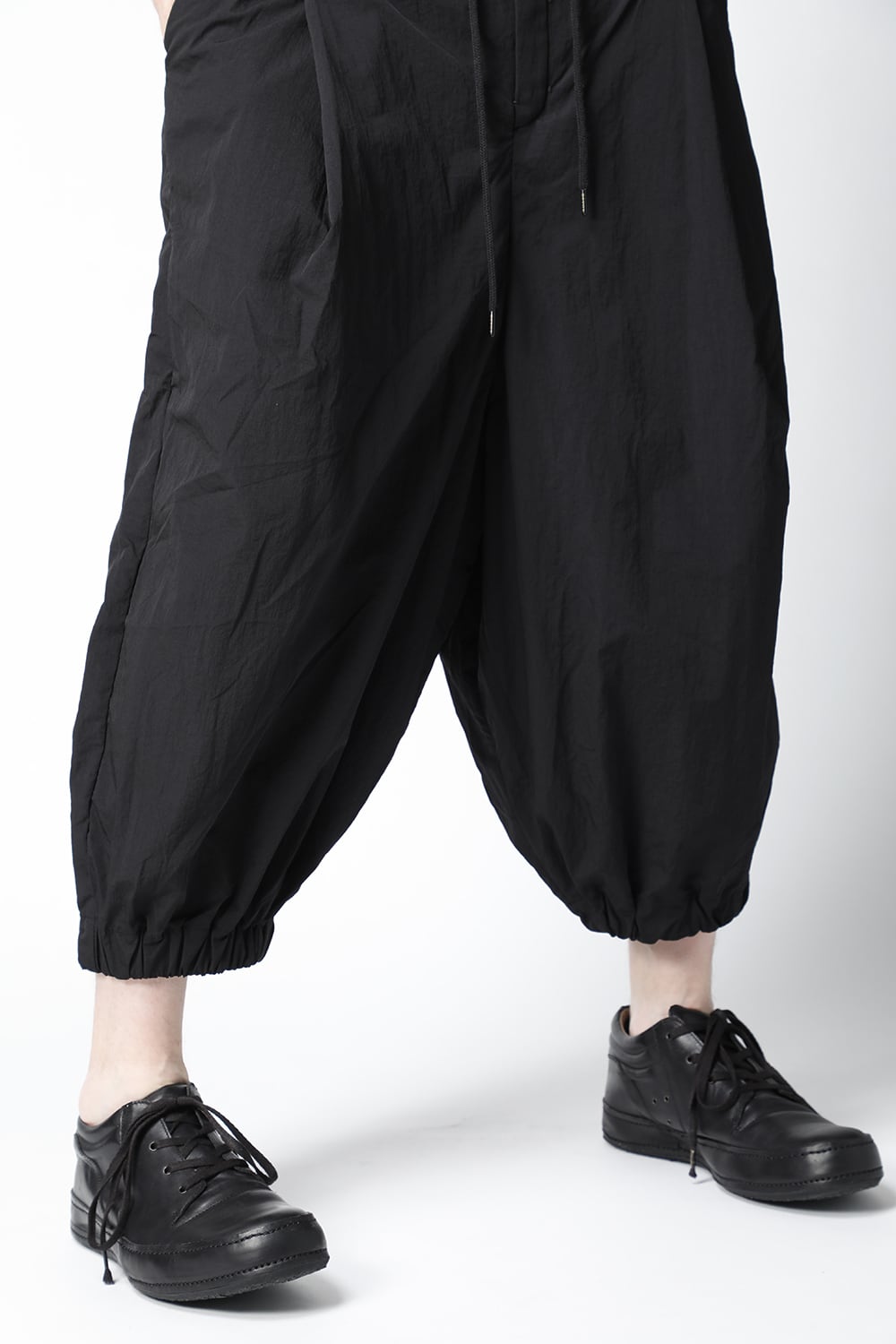 Baggy cropped pants shrink nylon