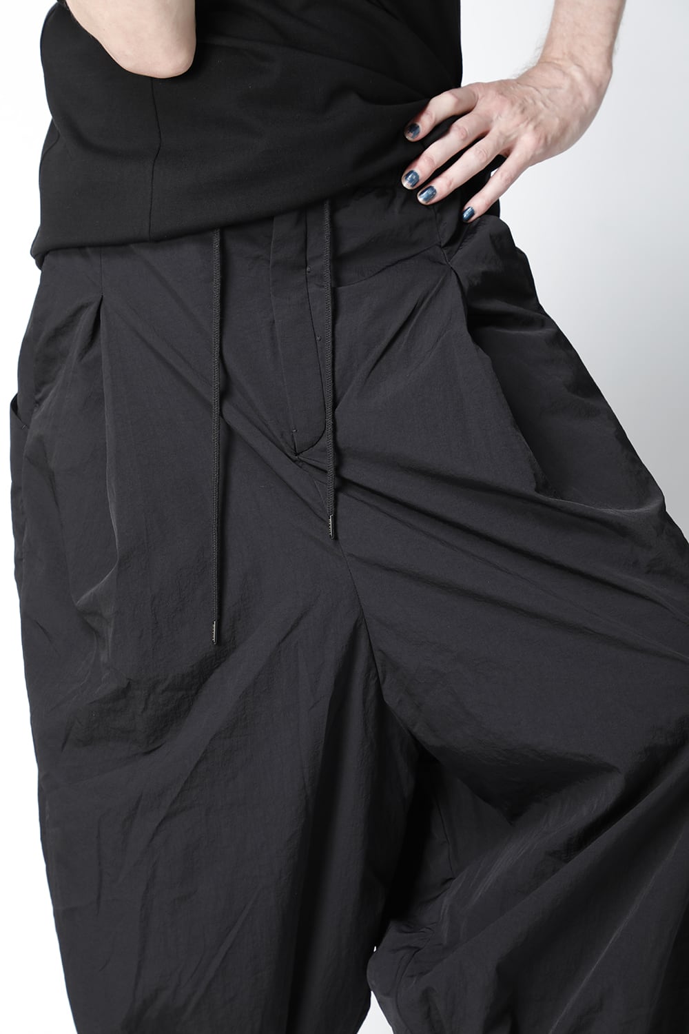 Baggy cropped pants shrink nylon