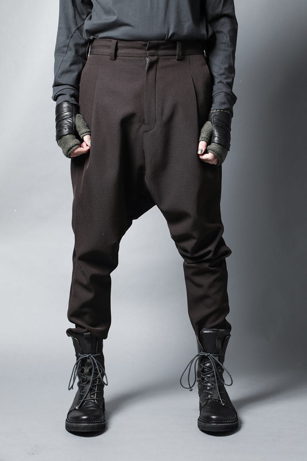 ドロップ クロッチパンツ スカルプチュア ウールギャバジン