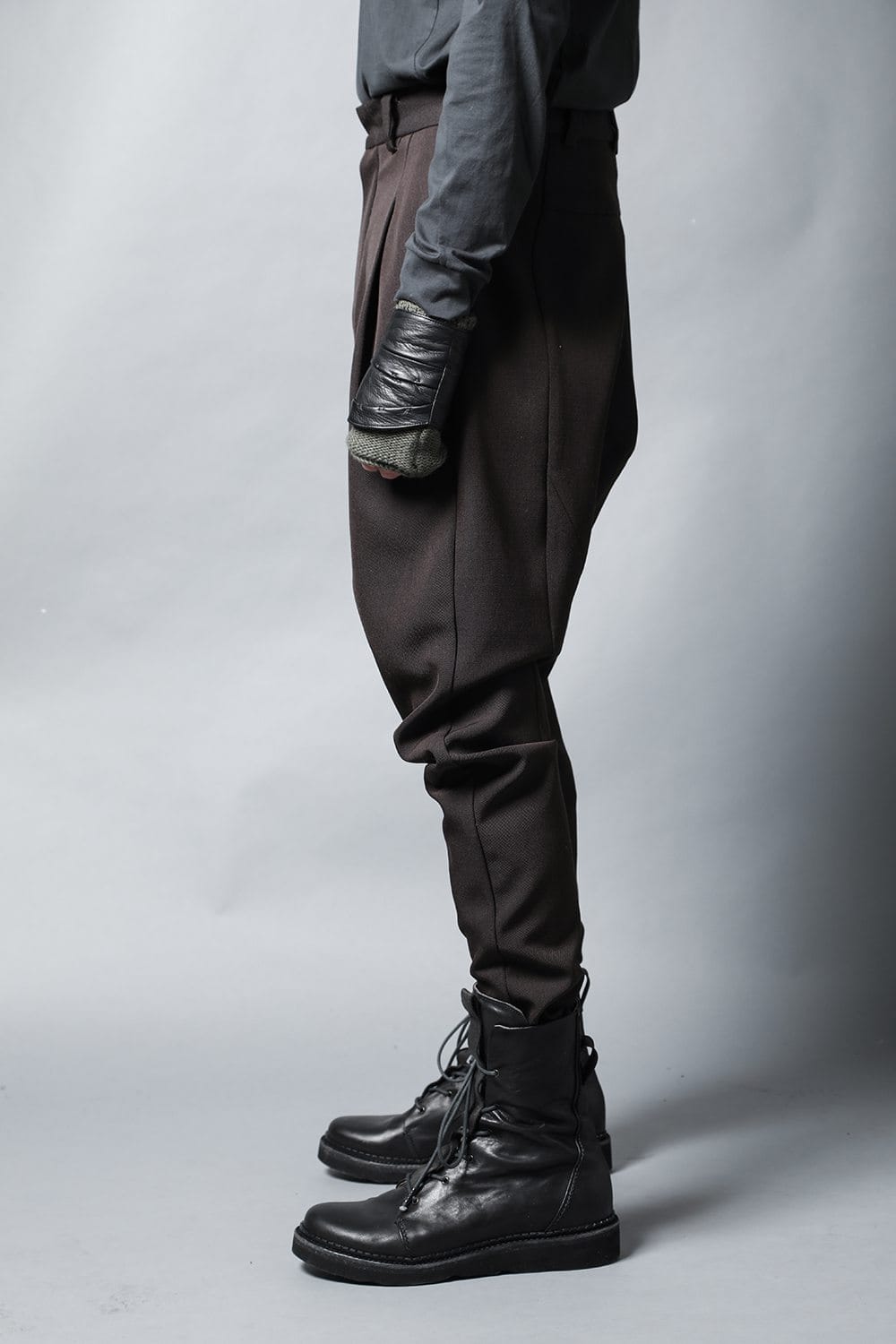 ドロップ クロッチパンツ スカルプチュア ウールギャバジン