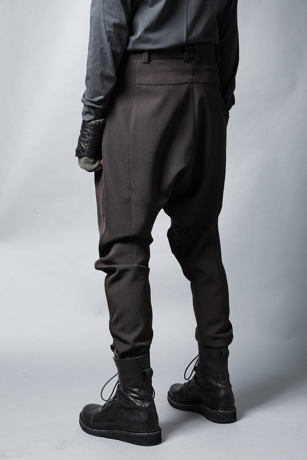 ドロップ クロッチパンツ スカルプチュア ウールギャバジン