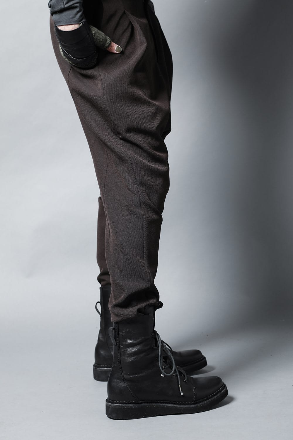 ドロップ クロッチパンツ スカルプチュア ウールギャバジン