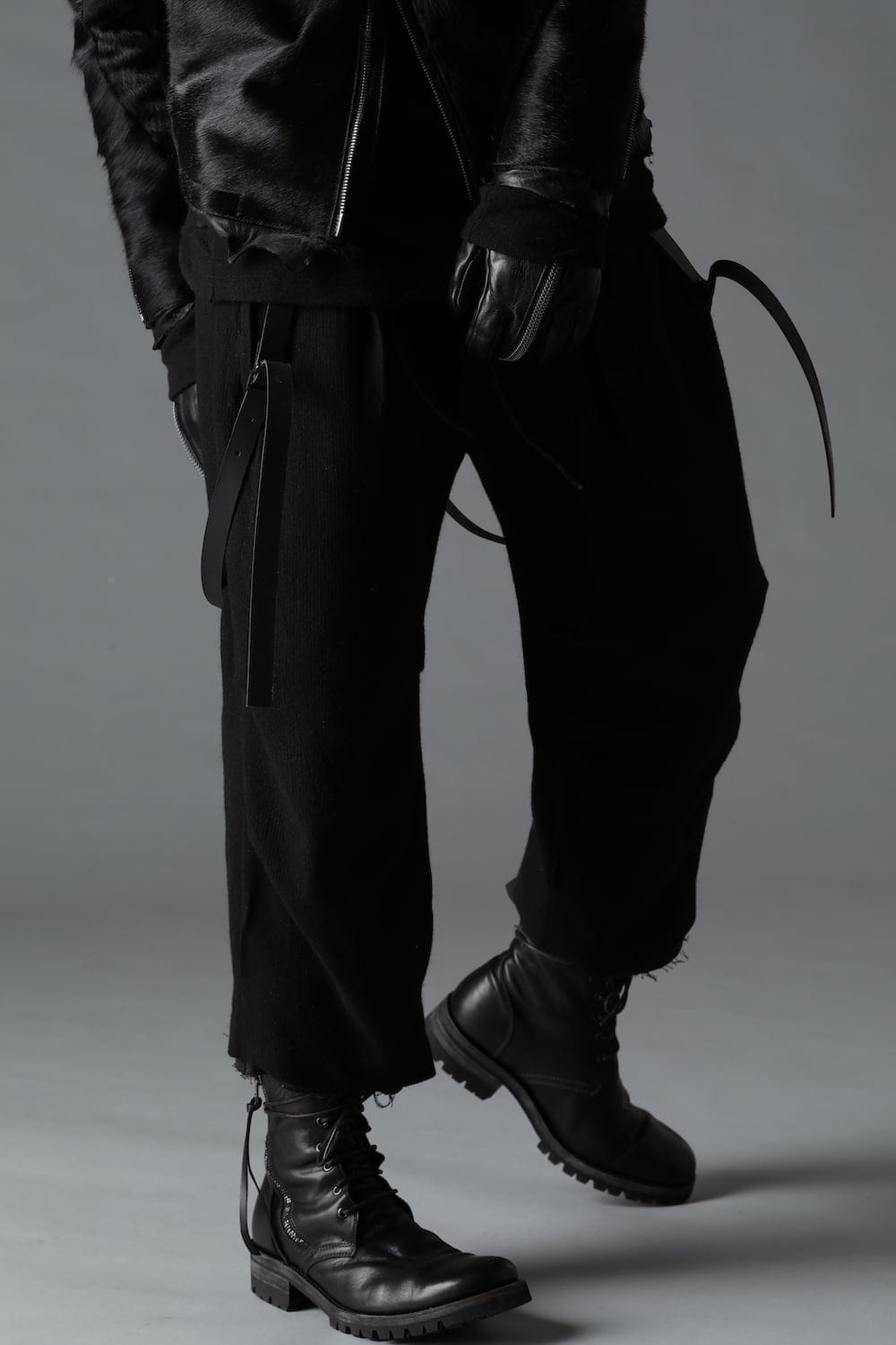 Minimal Dobby Striped Pleated Cropped Pants Black