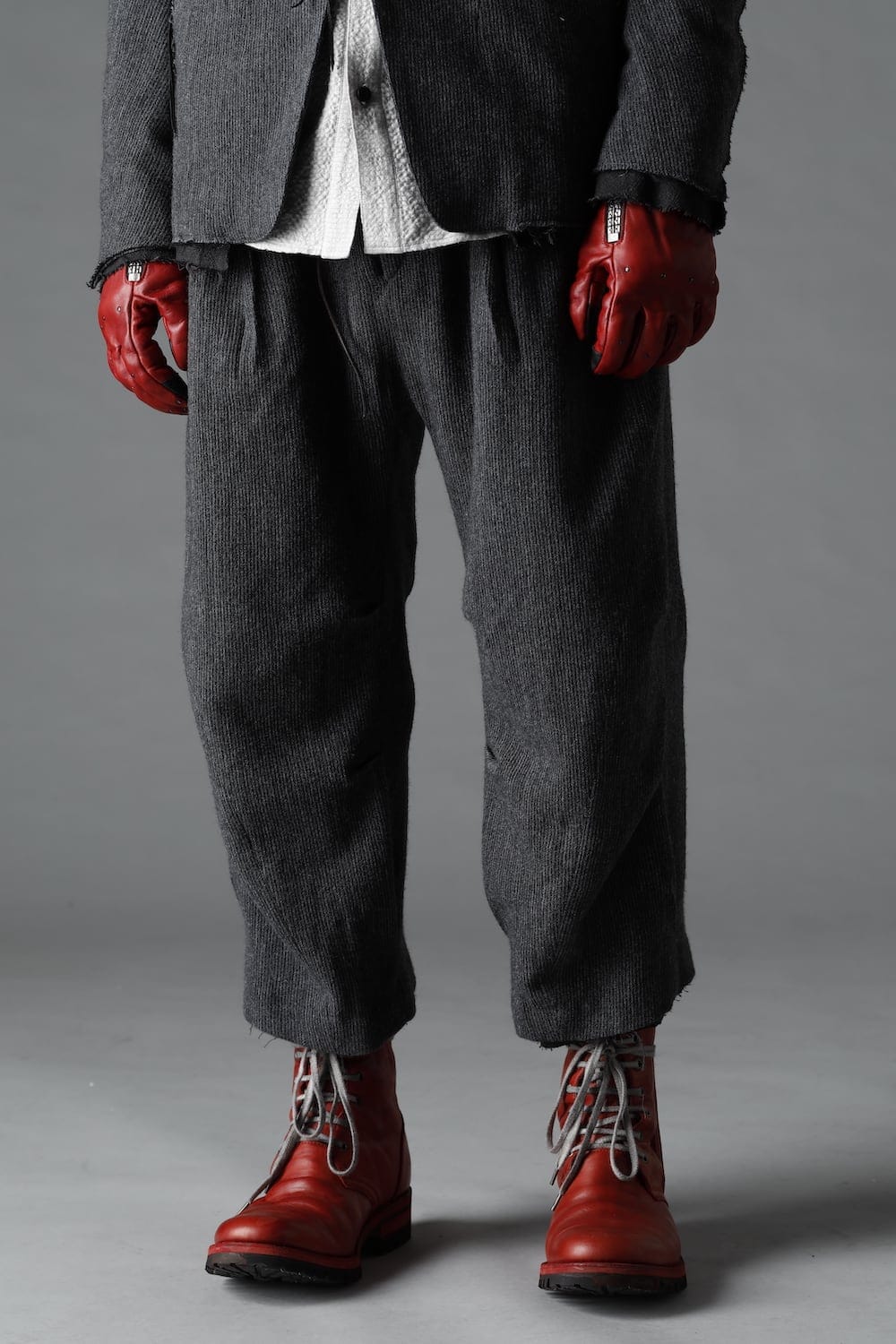 Minimal Dobby Striped Pleated Cropped Pants Charcoal