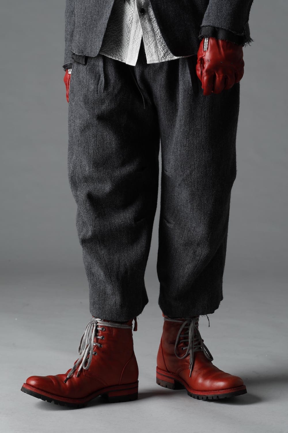 Minimal Dobby Striped Pleated Cropped Pants Charcoal