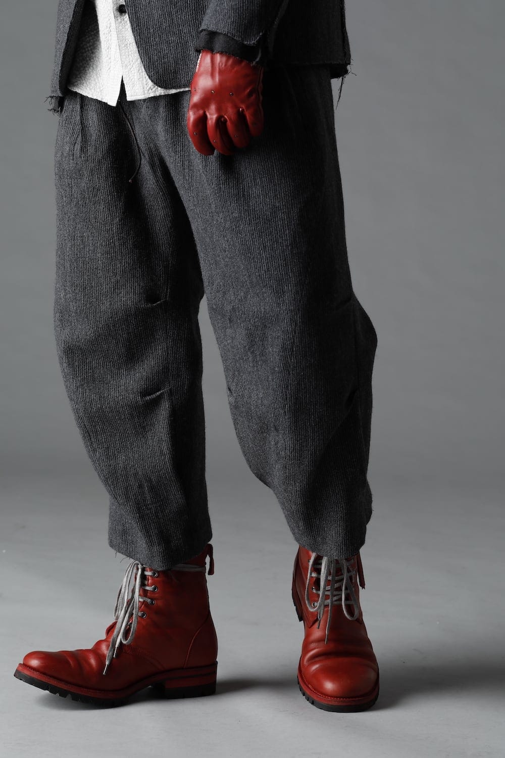 Minimal Dobby Striped Pleated Cropped Pants Charcoal