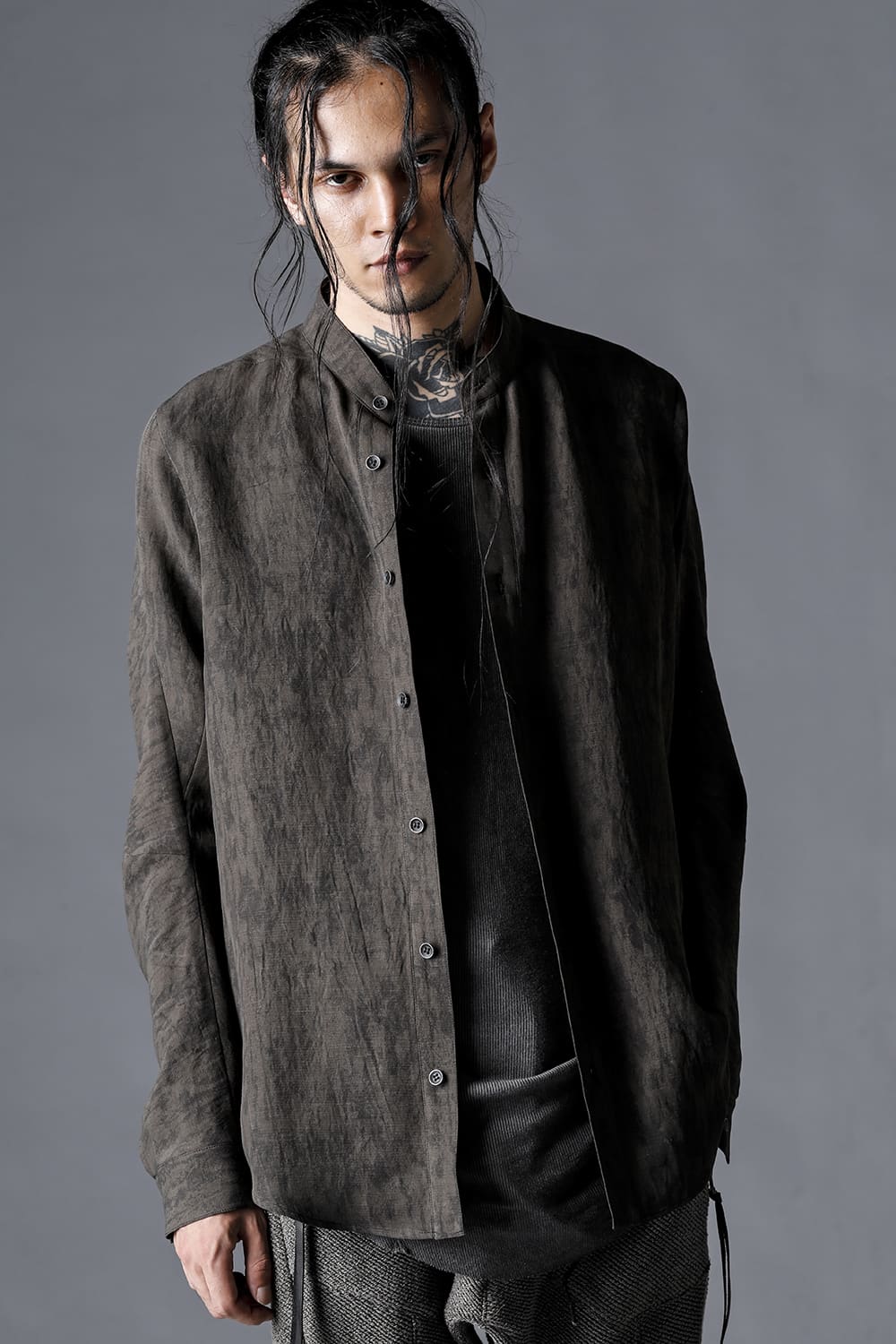 Linen And Rayon Salt Shrink-Dyed Banded Collar Shirt Charcoal