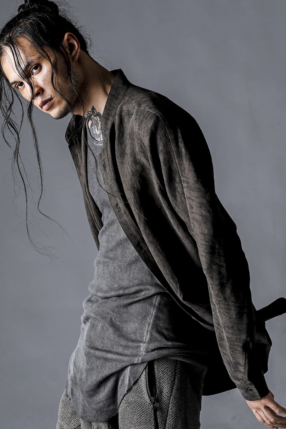 Linen And Rayon Salt Shrink-Dyed Banded Collar Shirt Brick