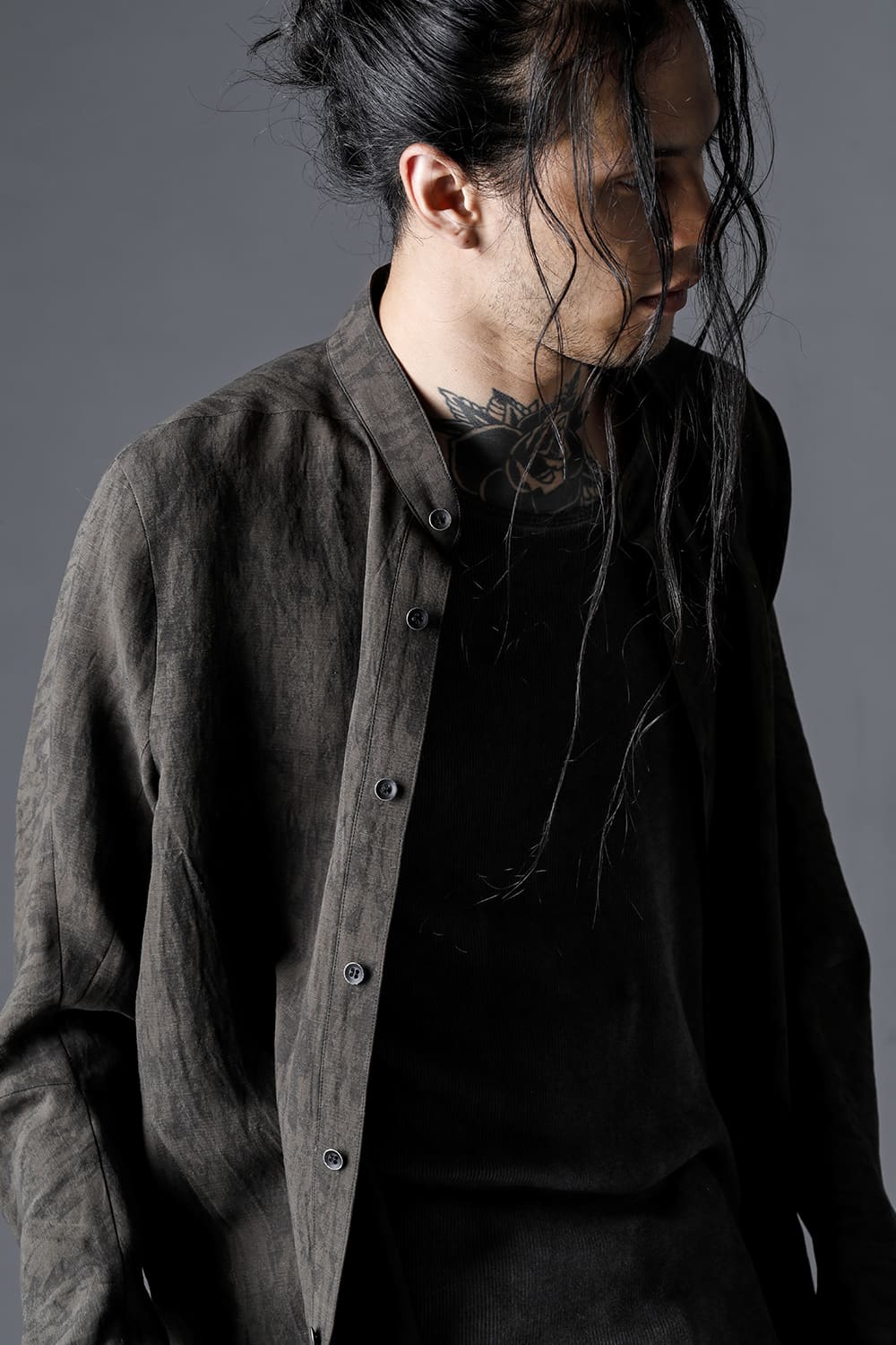 Linen And Rayon Salt Shrink-Dyed Banded Collar Shirt Brick