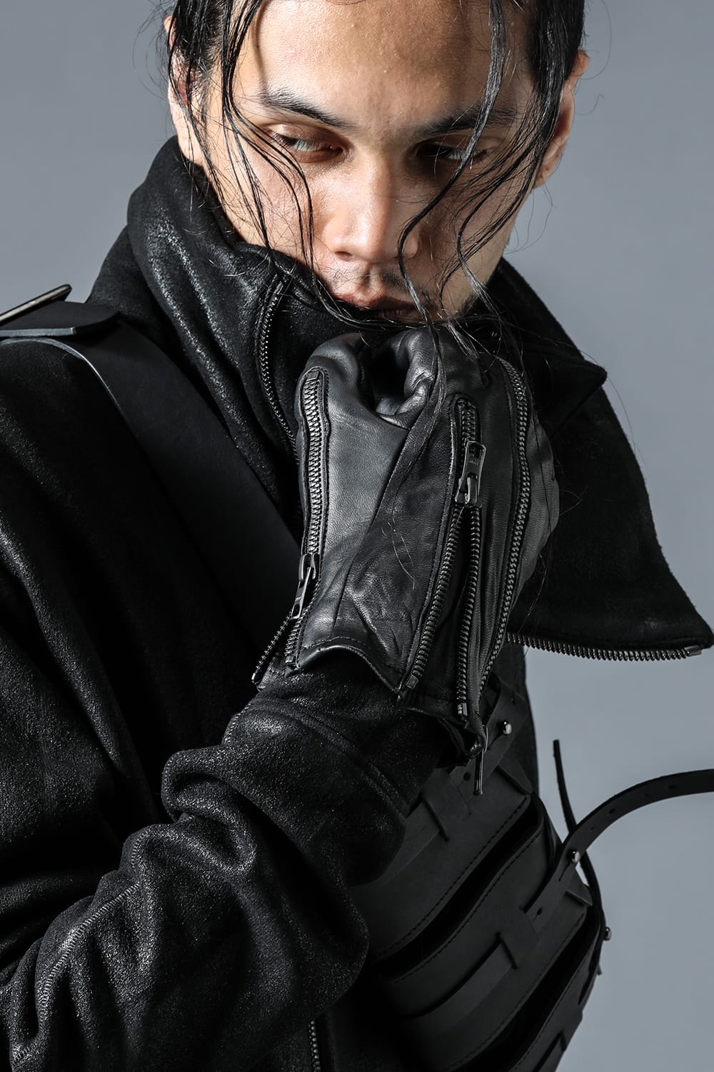 NUDE: mm x D. HYGEN Collaboration Horse Leather Multi-Zip Glove