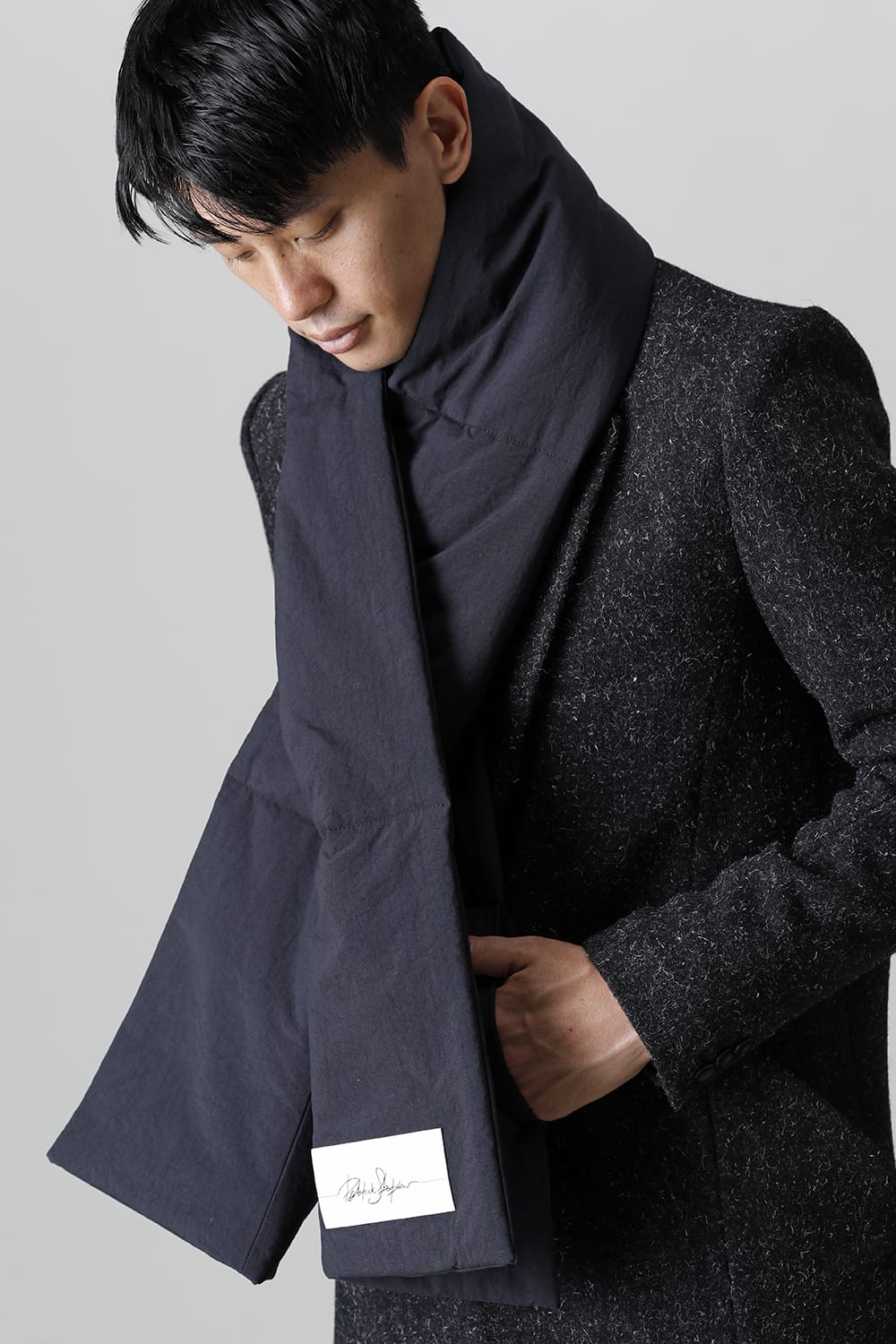 Long scarf'pillow pockets' N-Black