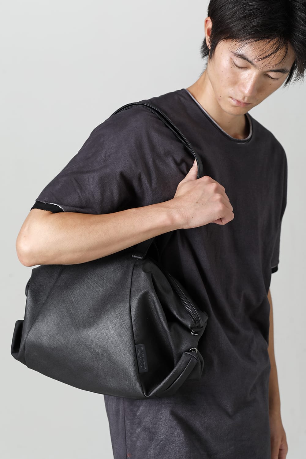 Fabric tote "loop handle" brush