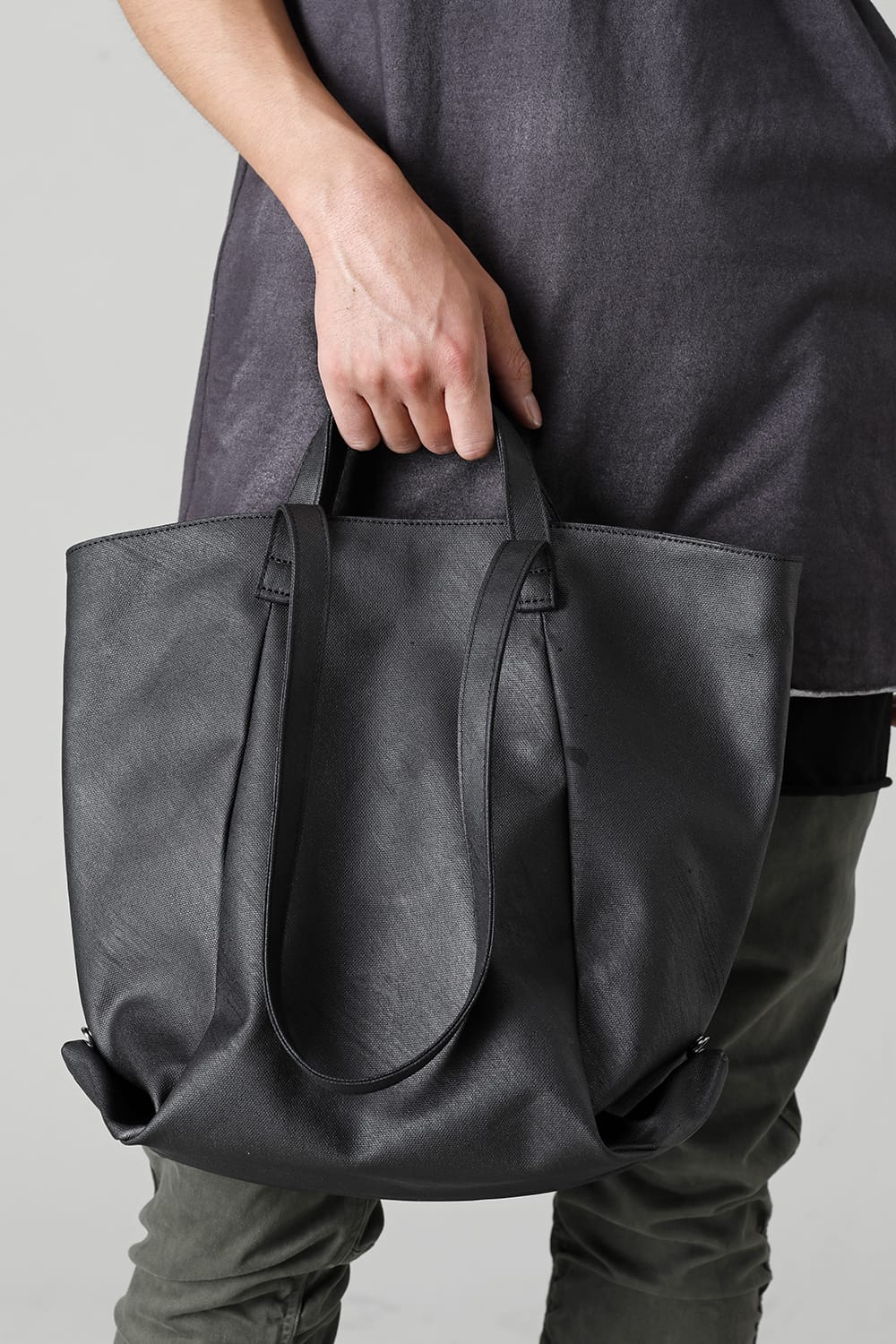 Fabric middle tote "loop handle" brush