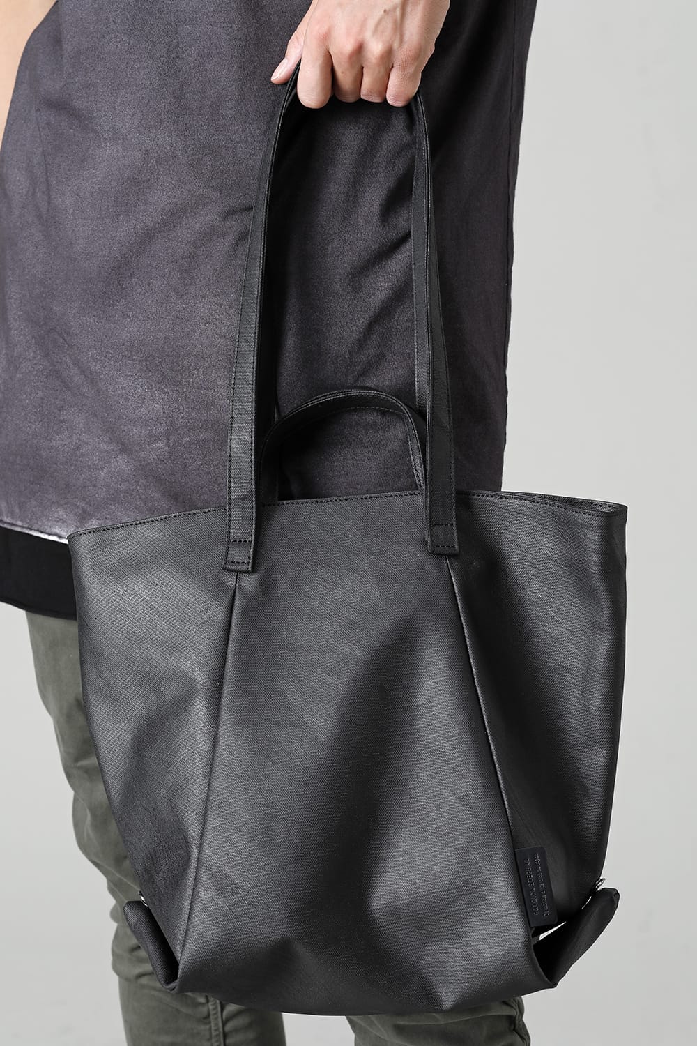 Fabric middle tote "loop handle" brush