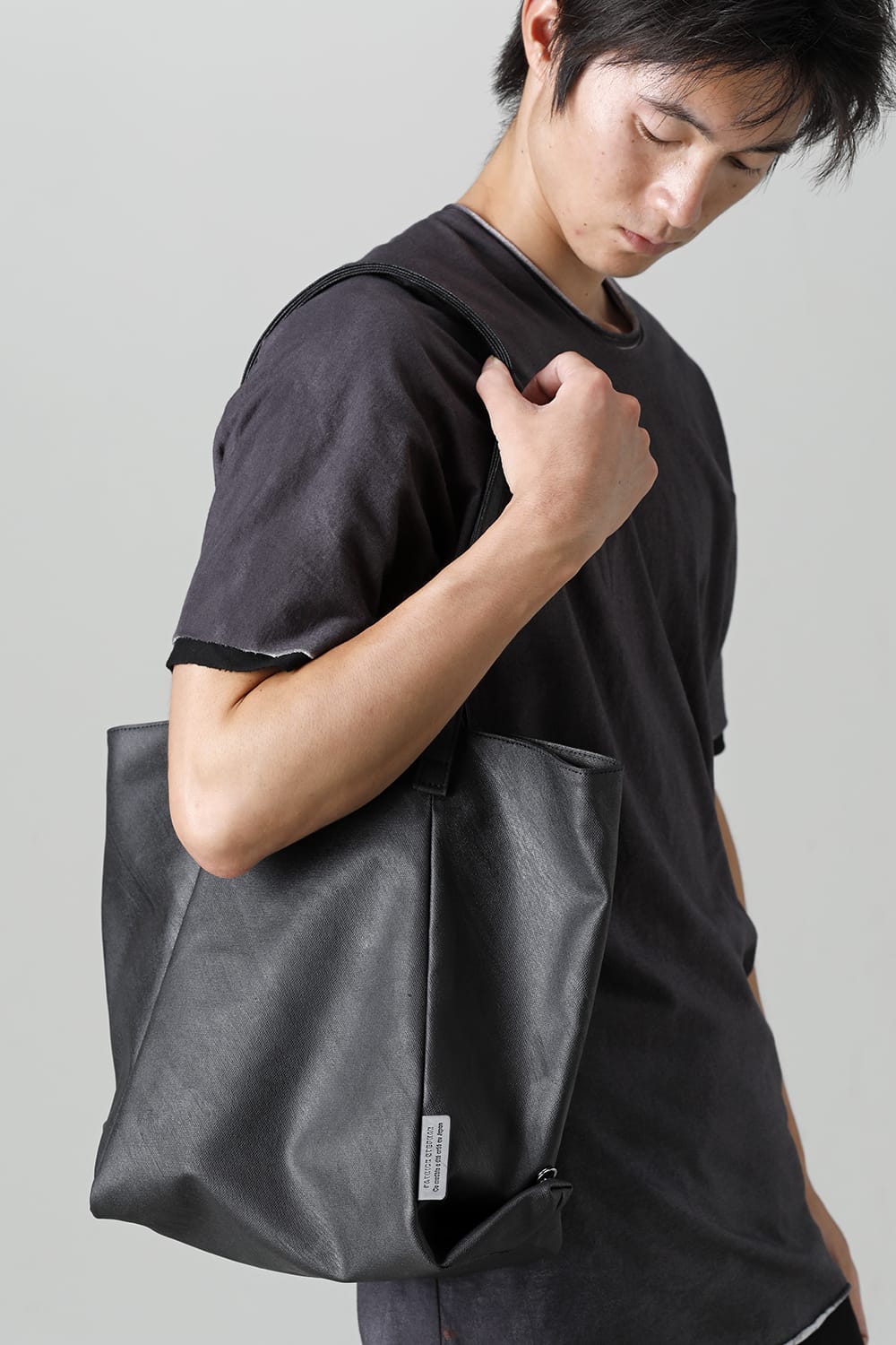 Fabric middle tote "loop handle" brush