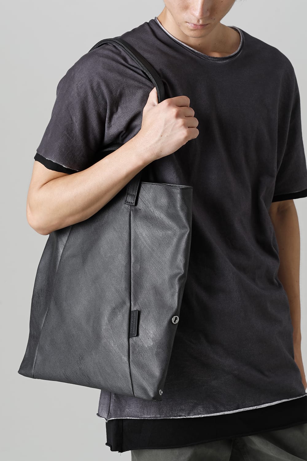 Fabric middle tote "loop handle" brush