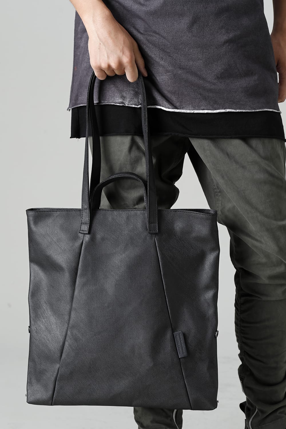 Fabric middle tote "loop handle" brush