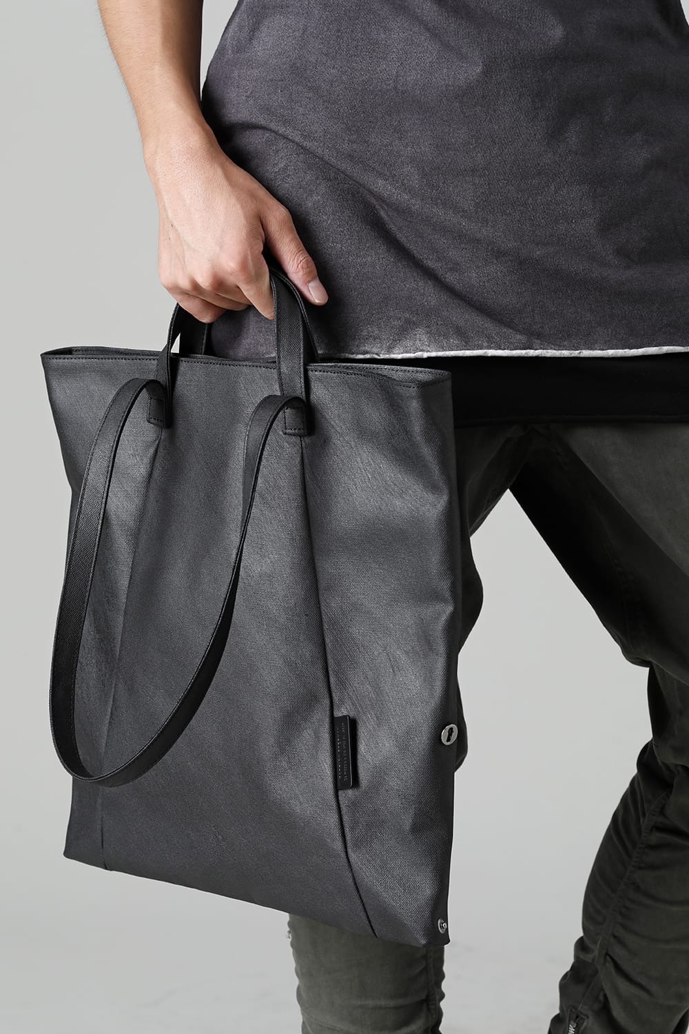 Fabric middle tote "loop handle" brush