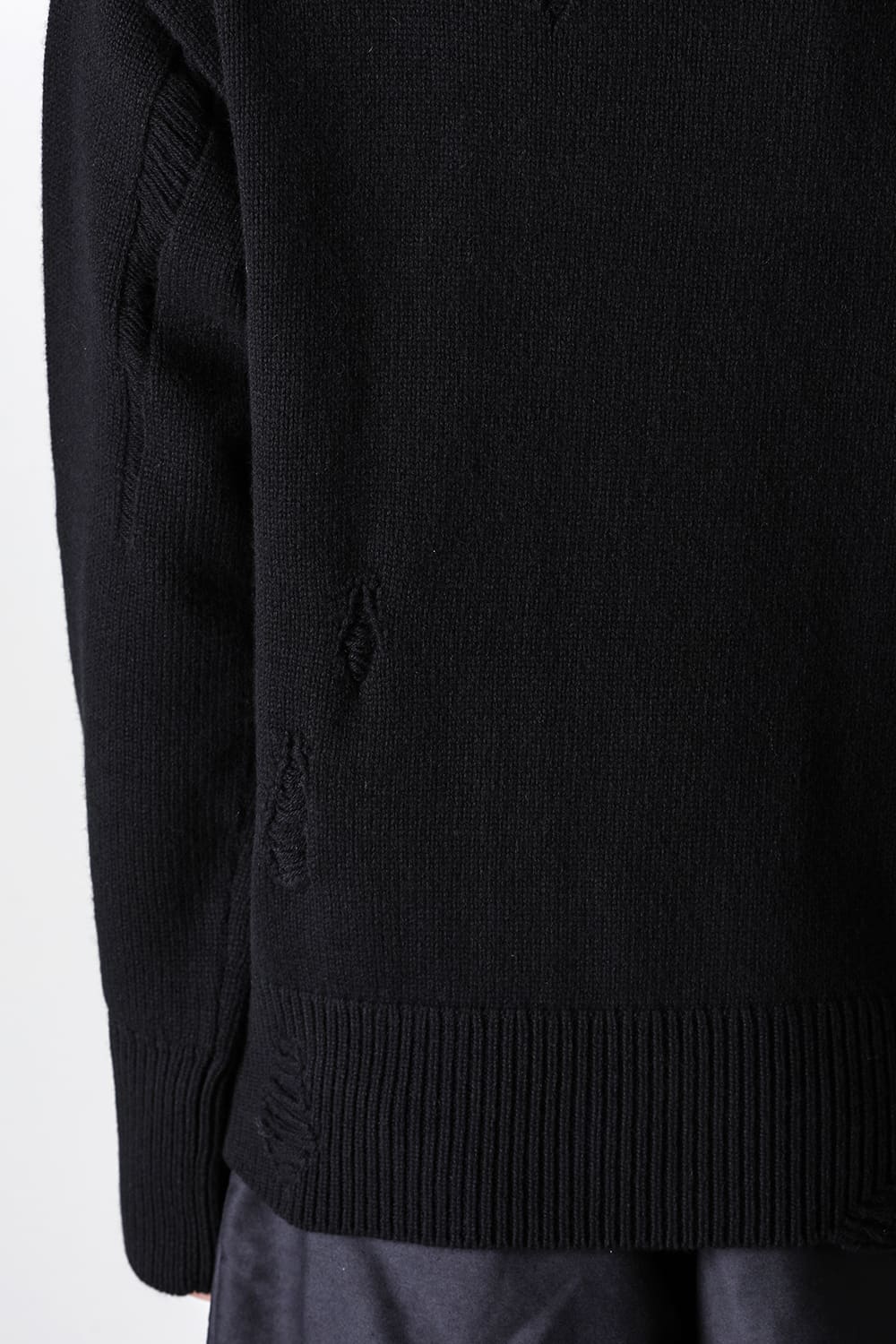 Tech Destroyed Turtle Neck Knit CAVE-BORO Black