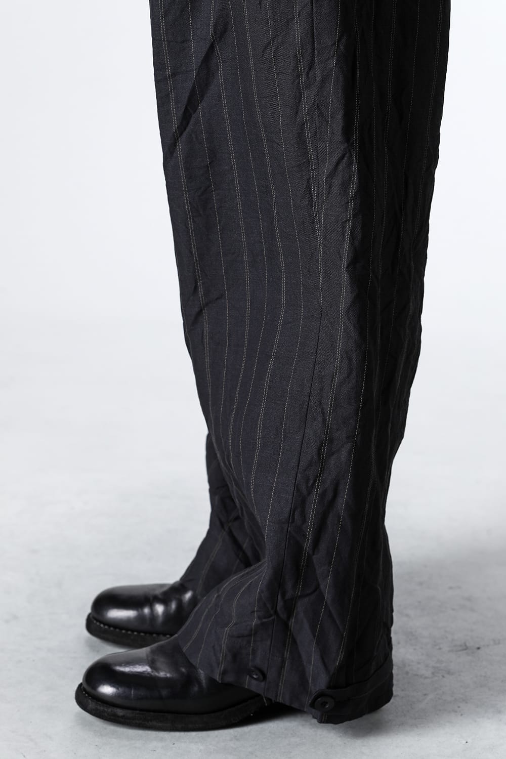 Side Tucked Wide Straight Trousers