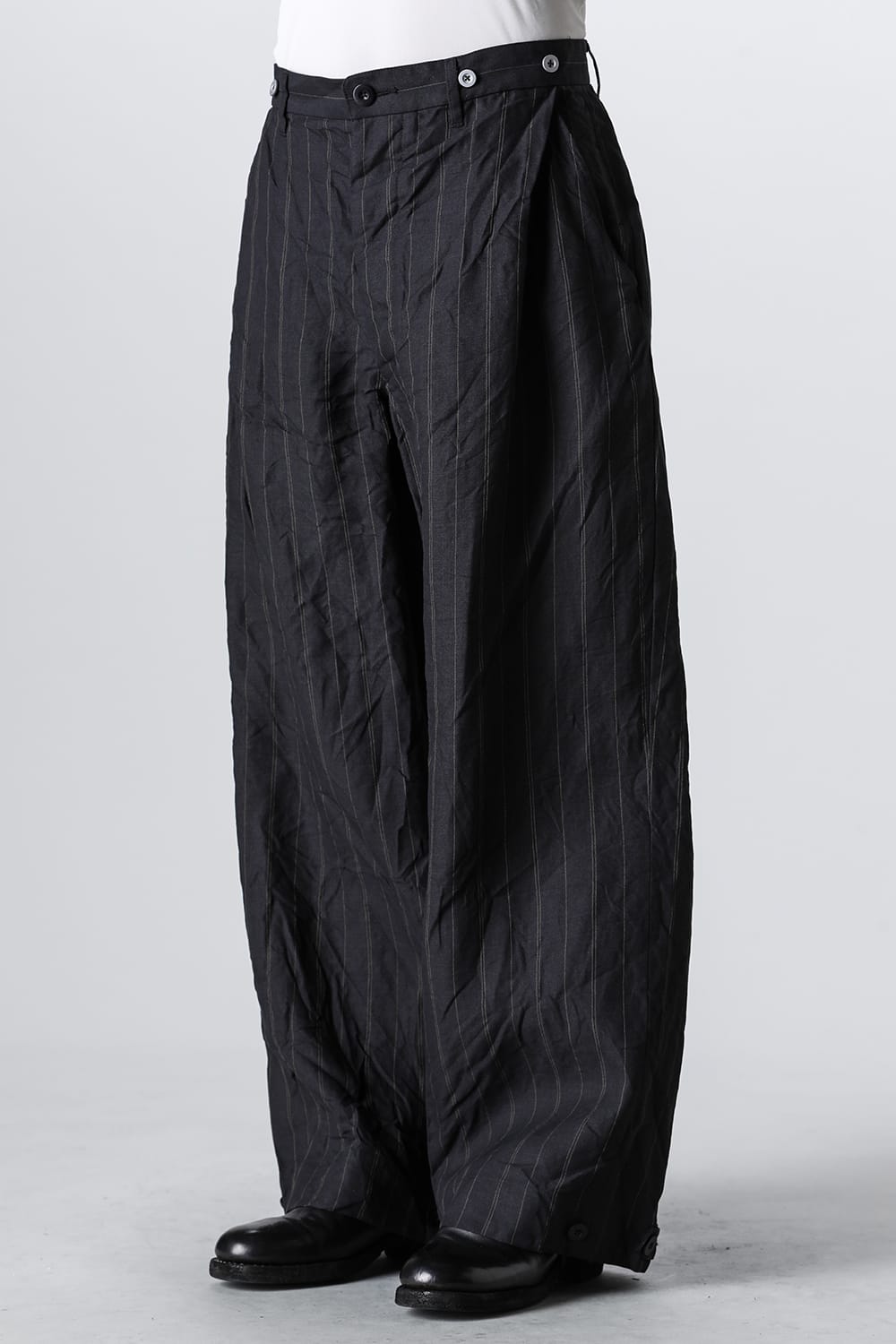 Side Tucked Wide Straight Trousers