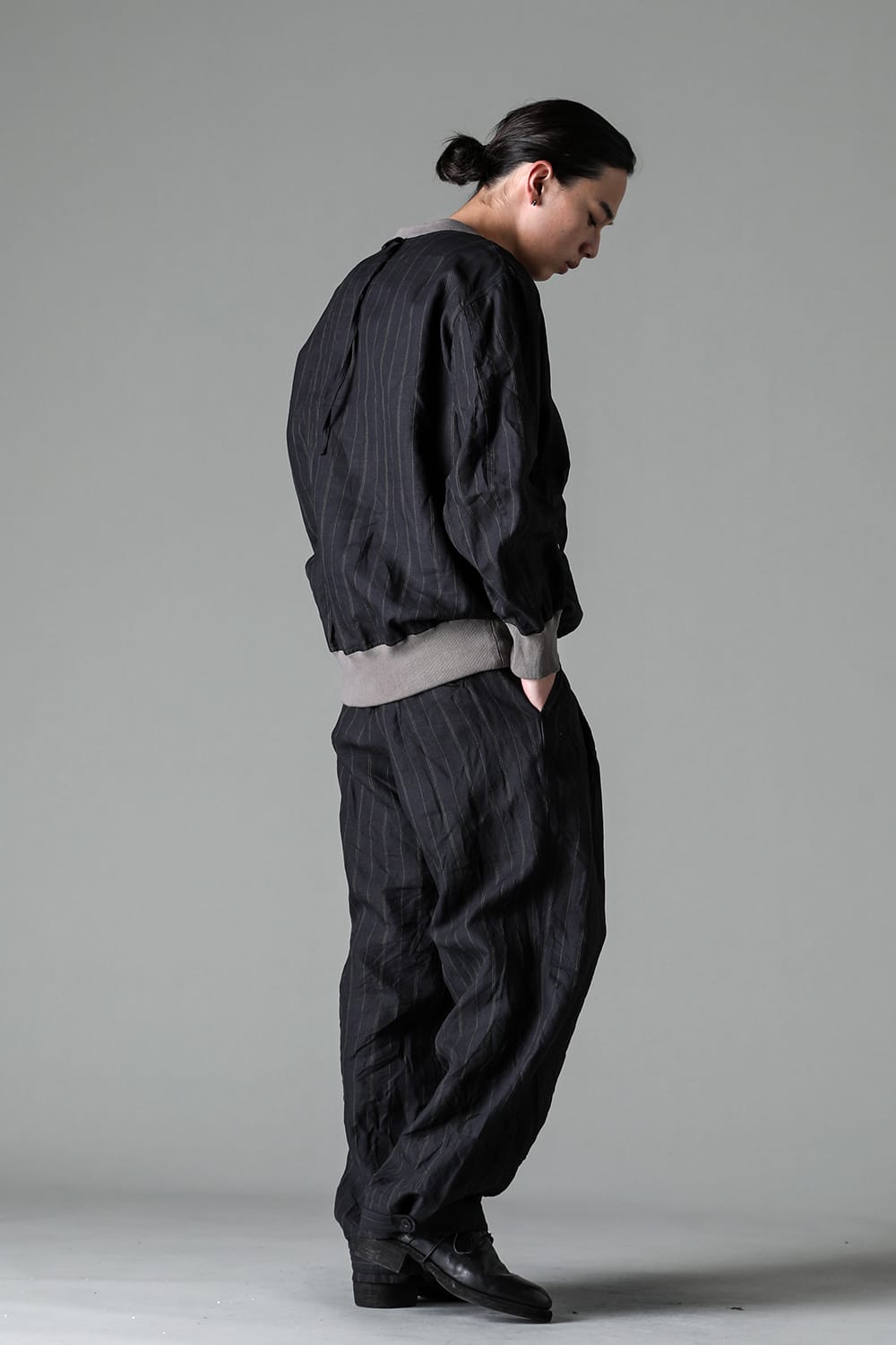 Side Tucked Wide Straight Trousers