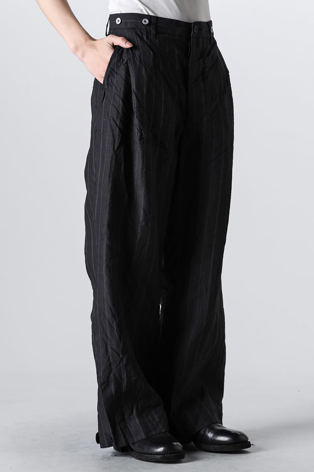 Side Tucked Wide Straight Trousers