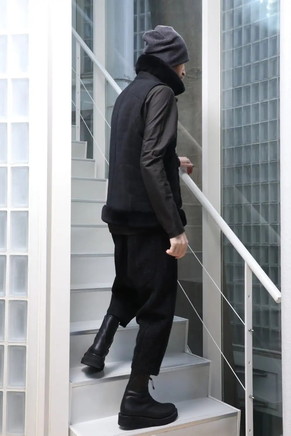 High neck  Vest Sheep Skin Black