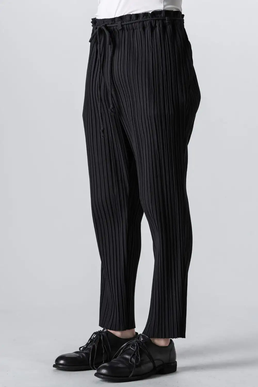 プリーツパンツ