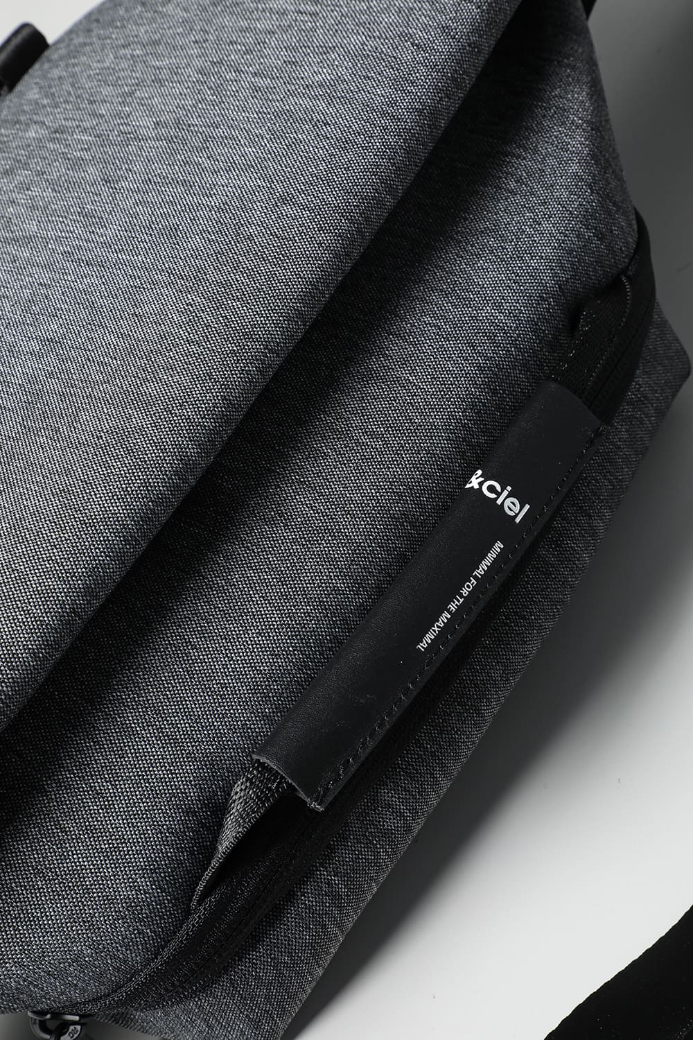 イザラウ ベロ Black Melange