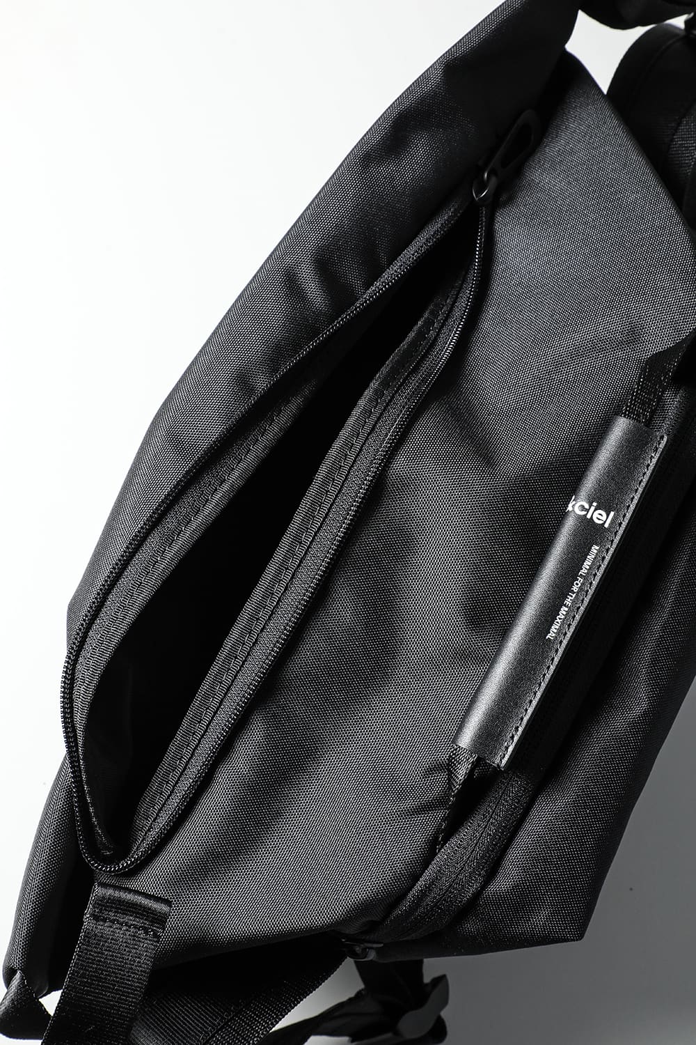 イザラウ ベロ Black