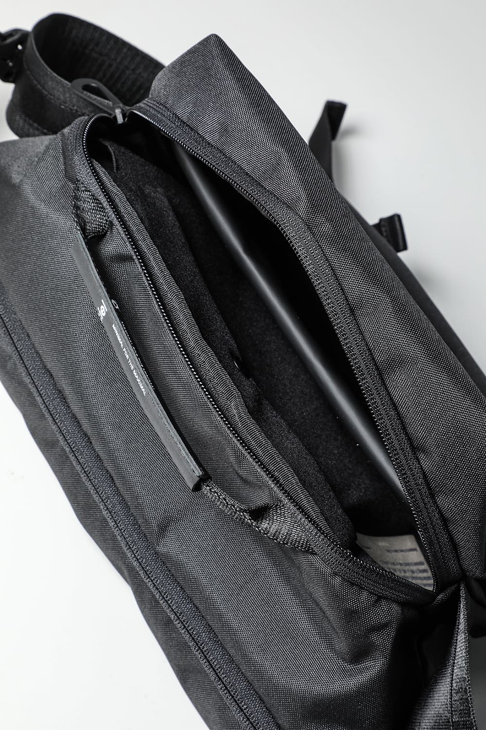 イザラウ ベロ Black