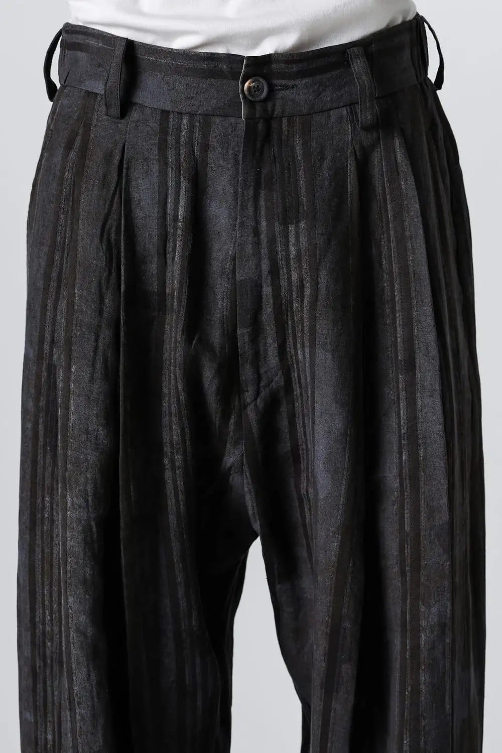 Front Pleats Tapered Long Trousers