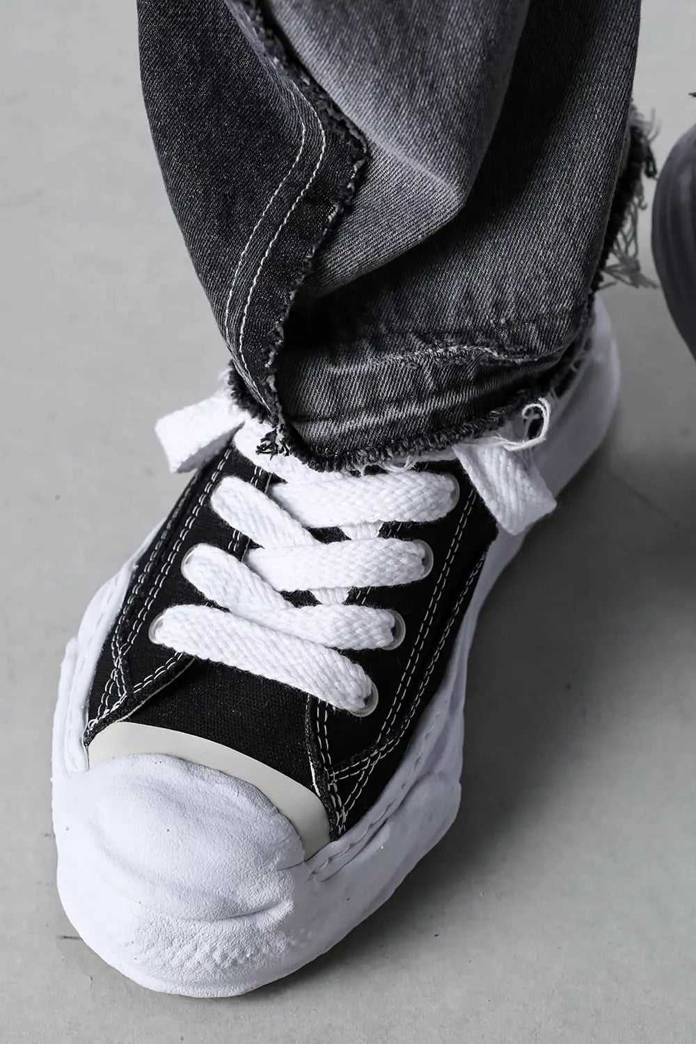 HANK Original sole Toe cap sneaker LOW canvas Black