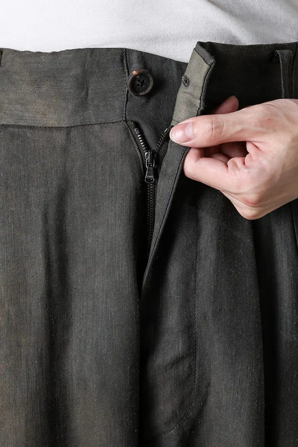 Front Pleats Tapered Long Trousers