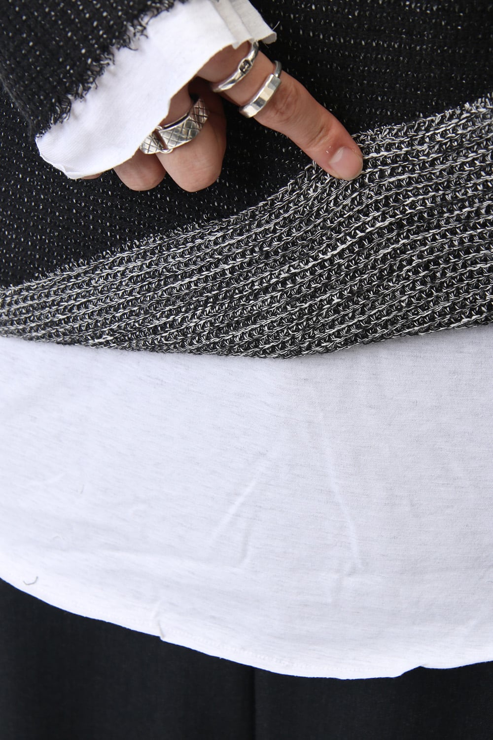 Layered Slash Knit - BLK/WHT