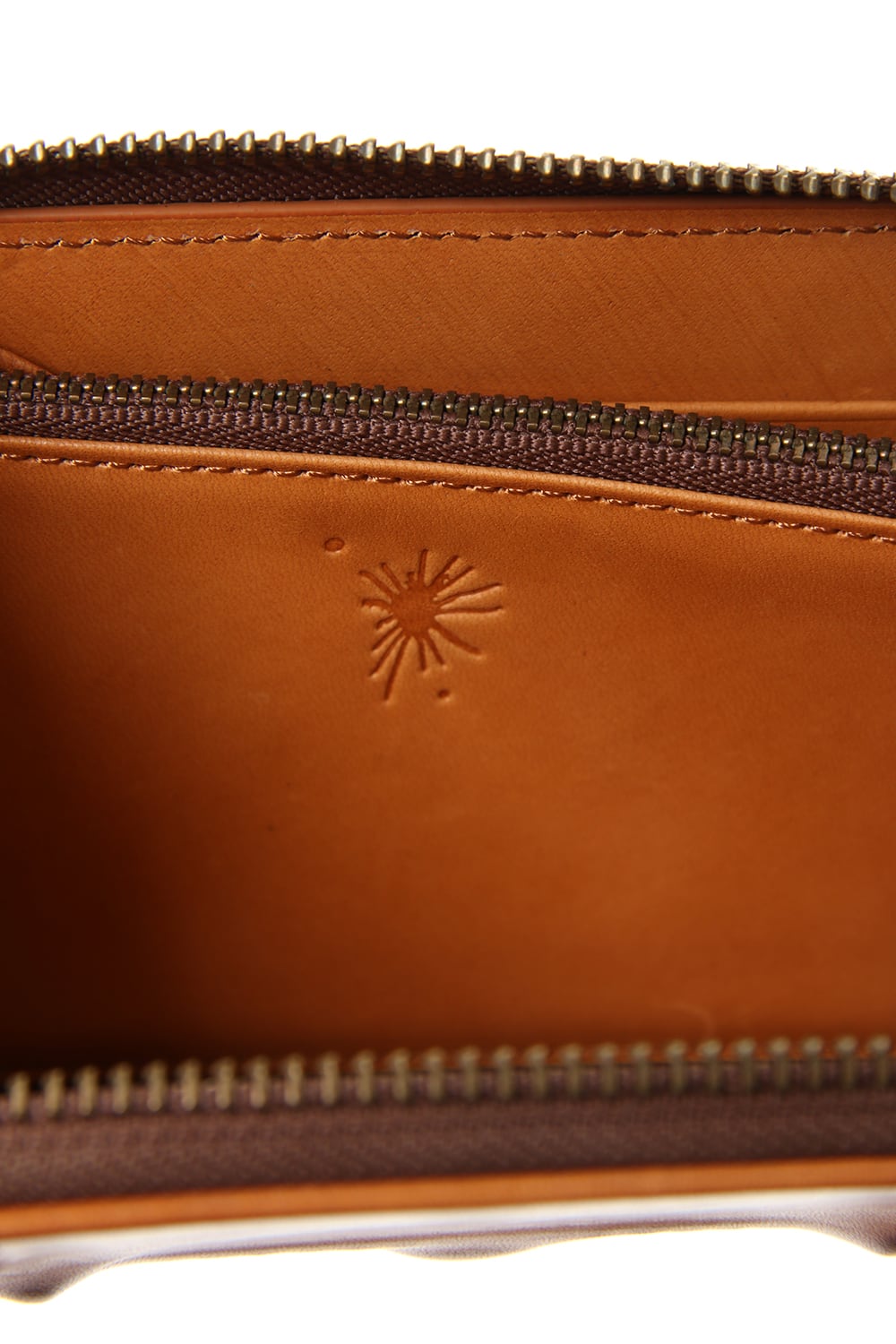 Invisible Long Wallet Camel