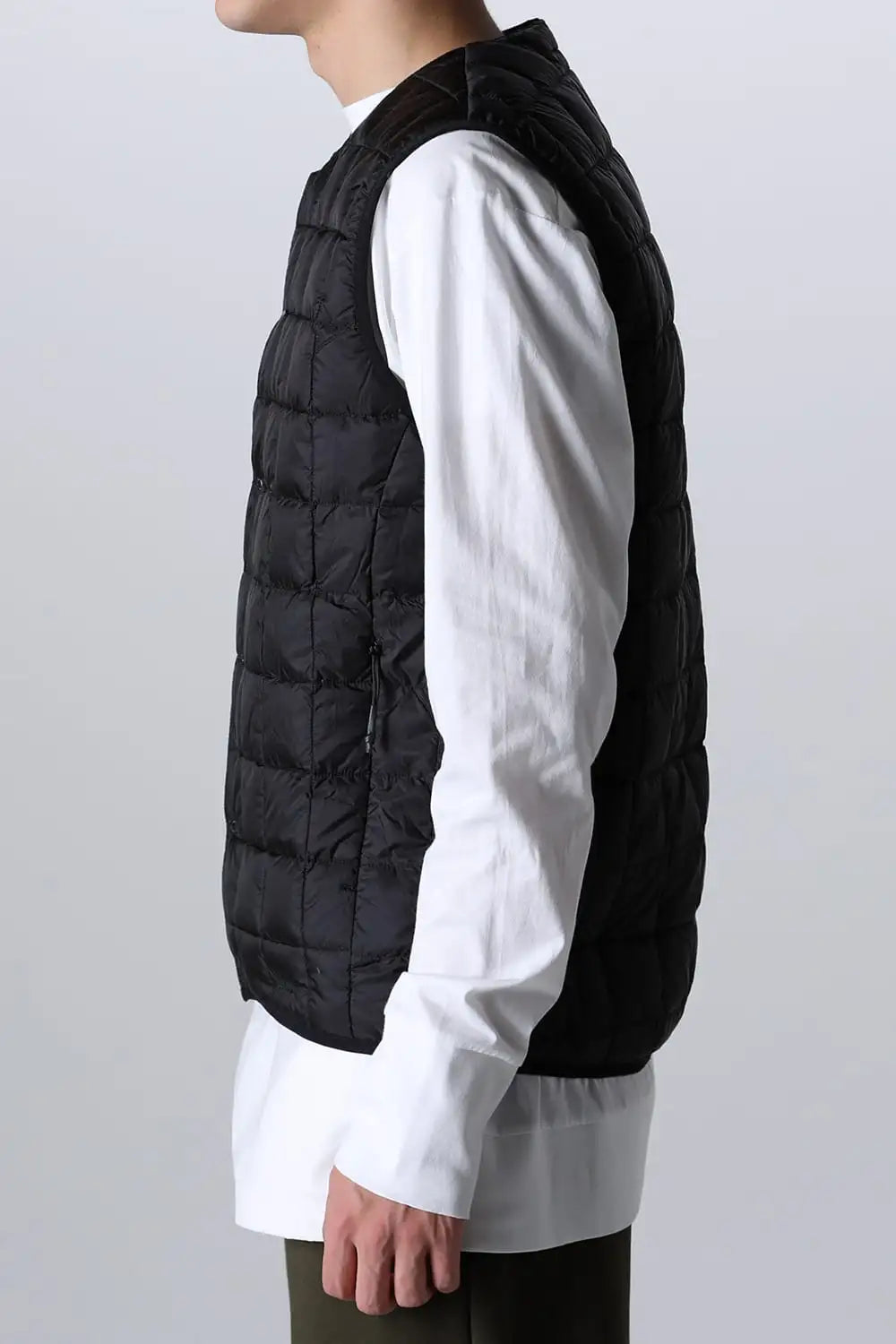 MOUNTAIN HI-SPEC CREW NECK DOWN VEST＜900FP+＞ Black