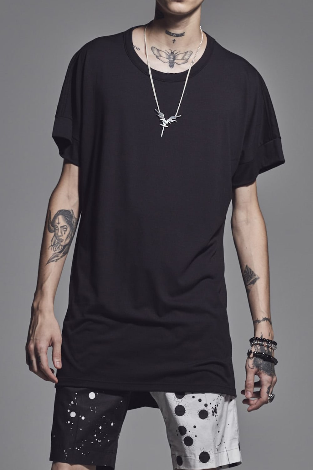 Drop Shoulder T-Shirts Black x White Print