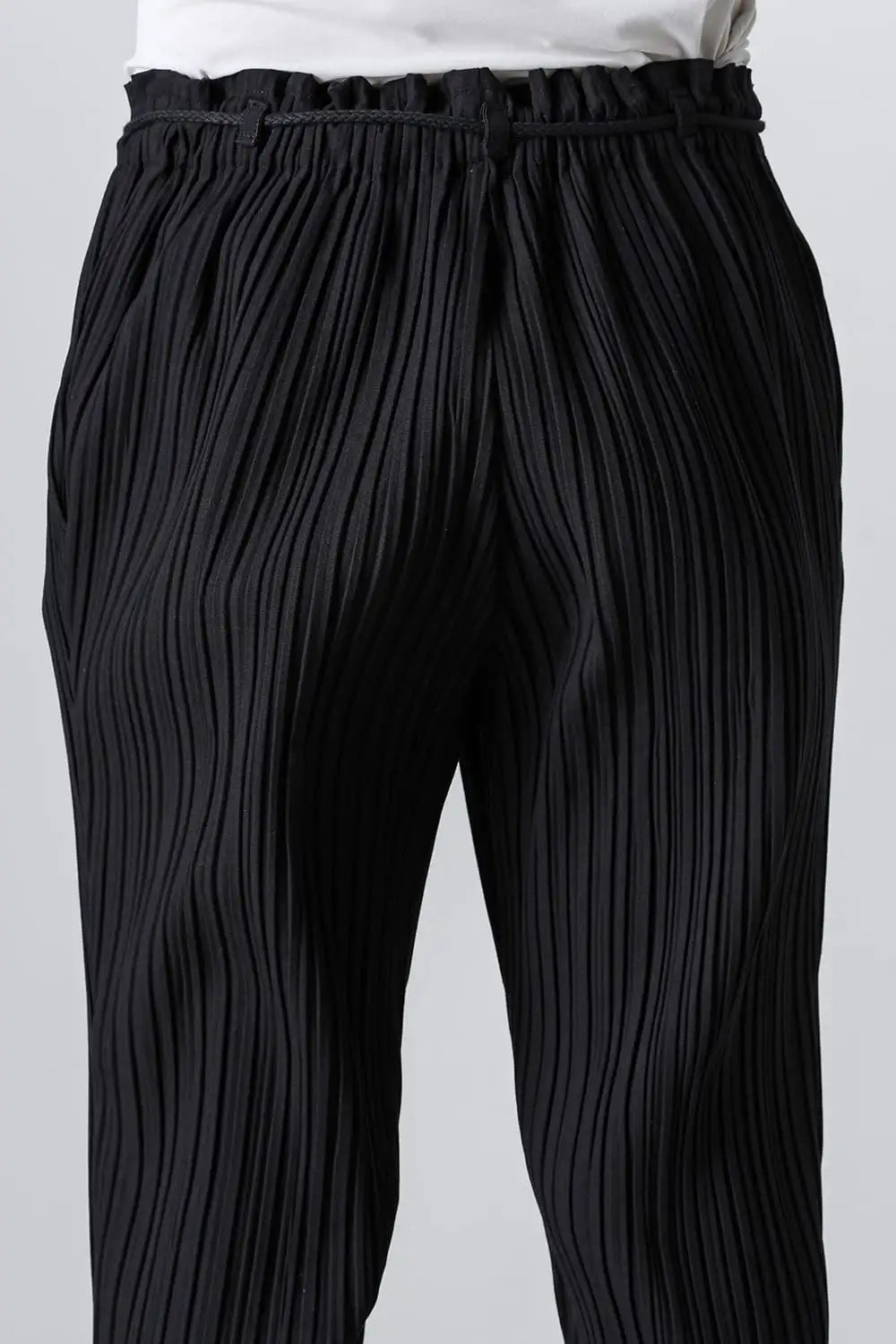 プリーツパンツ